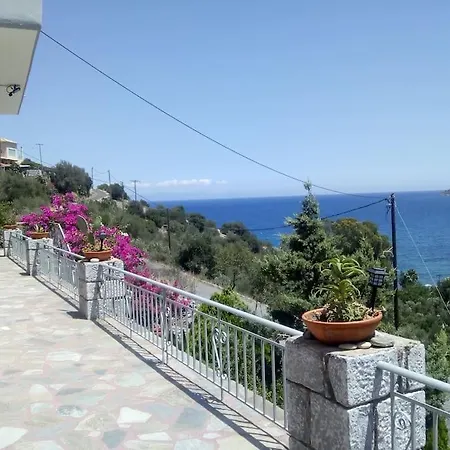 Kamares View شقة *